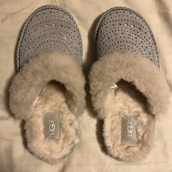 Ugg Aira Sunshine Perf Slippers in Seal, women’s size 6 - Picture 2 of 16